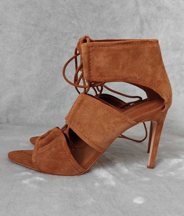 Sandałki na szpilce wiązane rzemykiem Zara 41