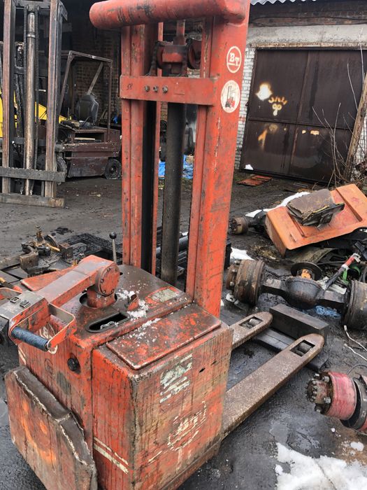 Рохла самохідна штабелер