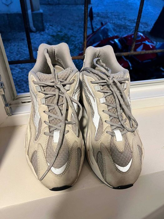 tenis YEEZY 700 V2 / size: 44 eur