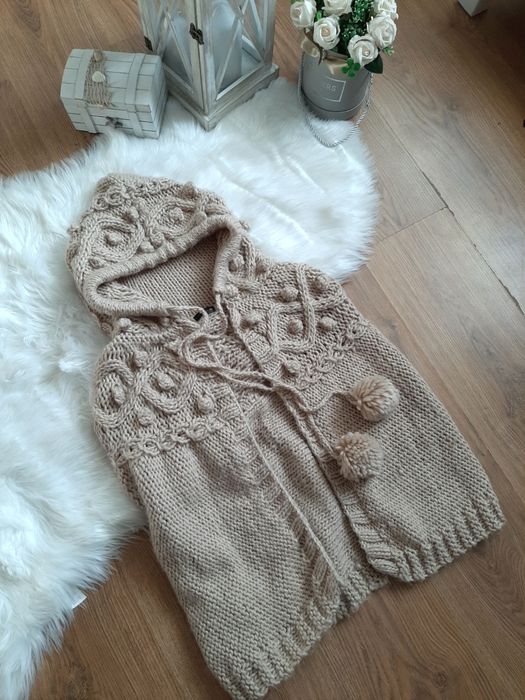 Sweterkowa peleryna ponczo river island