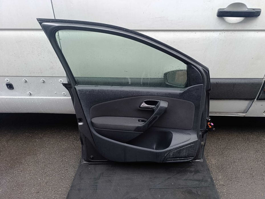 Двери  VW Polo 5 хетчбэк 3-5дверный