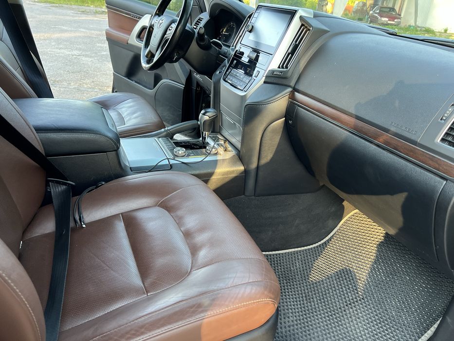 Продається Toyota Land Cruiser 200 2020 рік