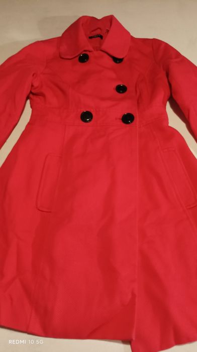 Gabardina em laranja,de marca Bershka, tamanho M