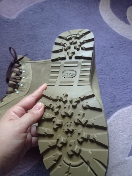 Новые ботинки, цвет хаки