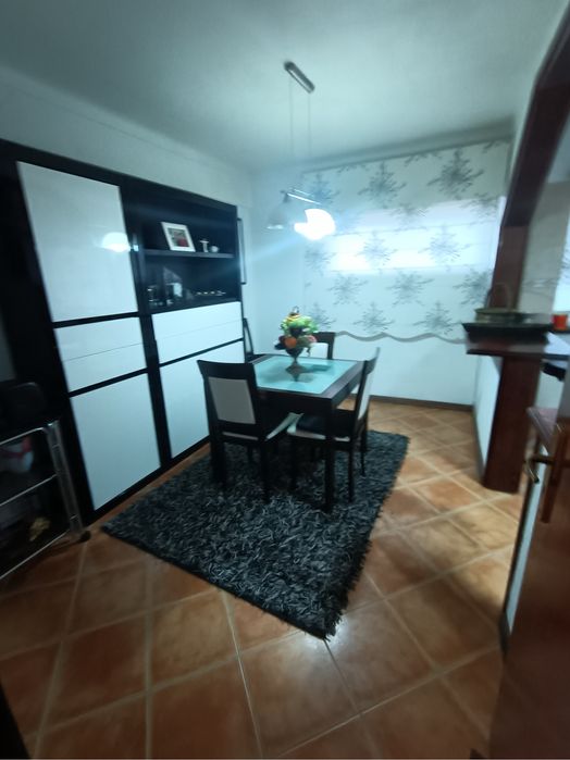 Mesa extensil + 4 cadeiras