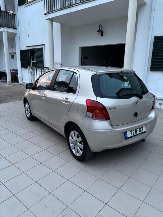 Toyota Yaris 1.3 VVT-i High Pack +Navi  GPL
