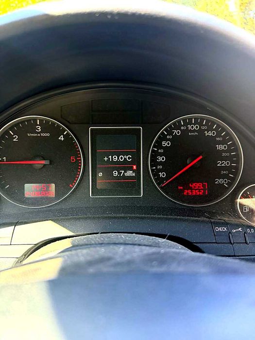 Audi A4 2003 VIN WAUZZZ8E94A019452 фото оголошення 8 з 18