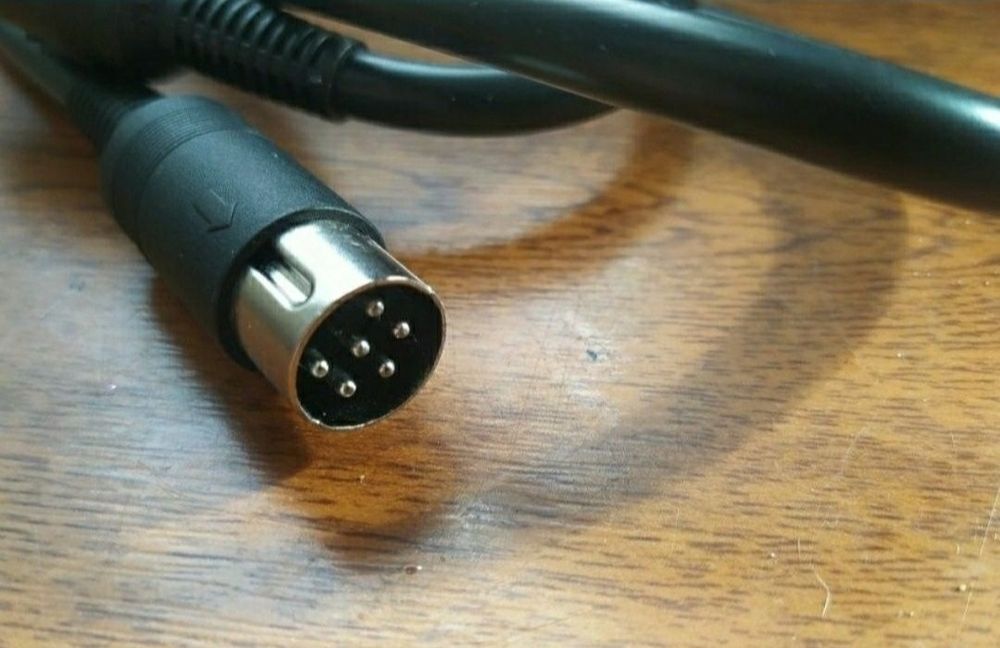 Kabel Commodore serial data do stacji dyskietek 1541