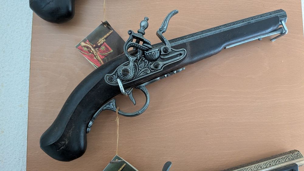 Pistolas decorativas
