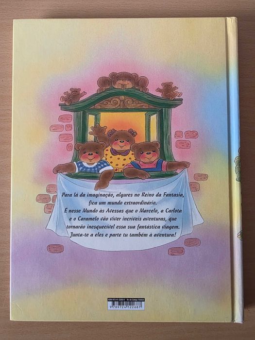 Livro infantil "Três Ursinhos no Mundo às Avessas" de Christ Vogl