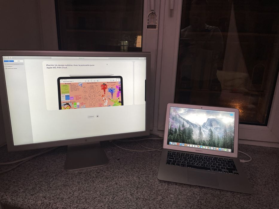Продам макбук 2017 року + cinema display 24’