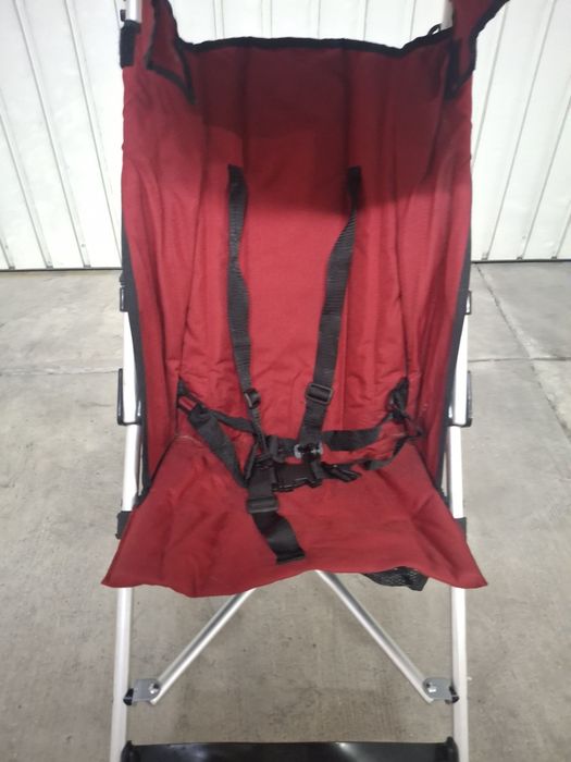 Carrinho de passeio Prénatal Take Away - Original, em vermelho, com estrutura de alumínio.