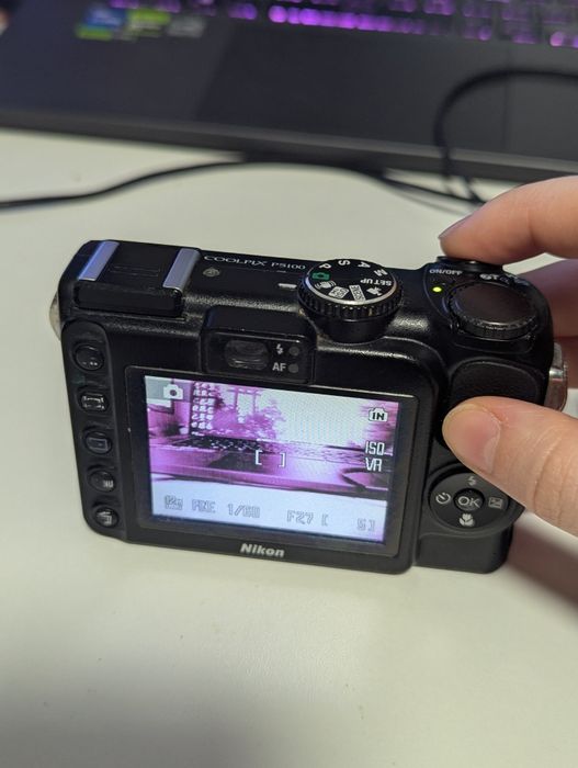 Nikon Coolpix p5100 працює але на запчастини