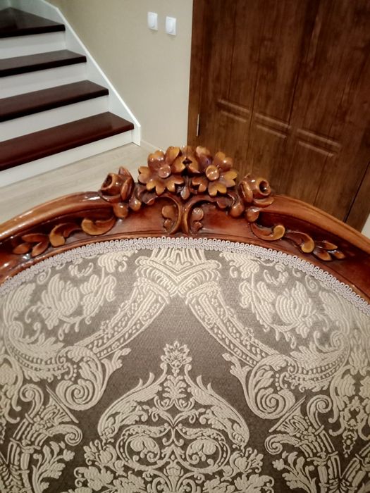 Продам антикварне крісло.