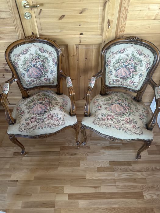 Para stylowych foteli Ludwik XV – drewniane, gobelin, bardzo dobry stan