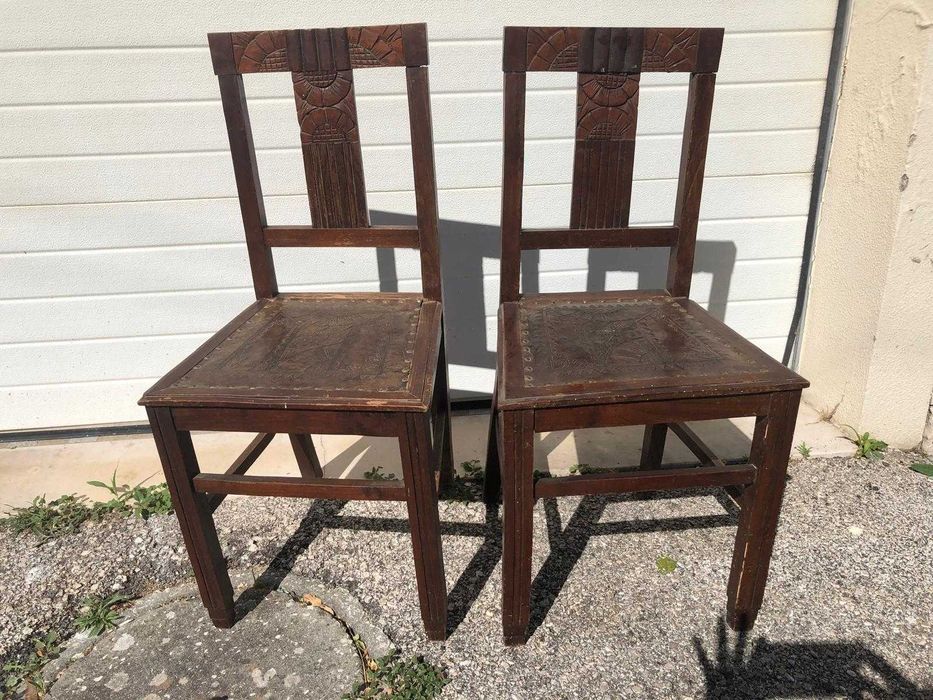 Cadeiras antigas com tampo em couro