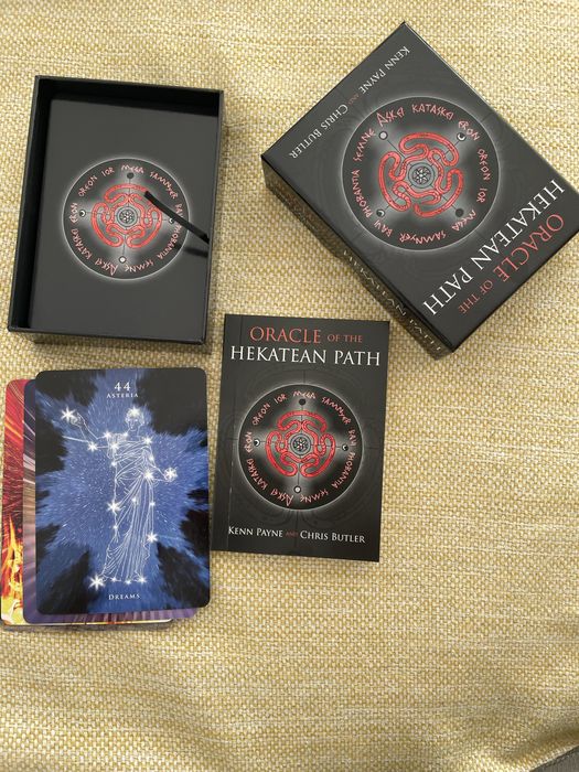 Baralho Tarot Oracle of the Hekatean Path- Novo