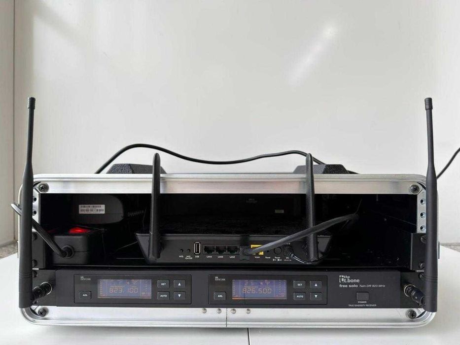 Mikser cyfrowy Behringer X AIR XR12 oraz akcesoria, 2 mikrofony bezprzewodowe