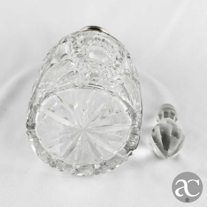 Garrafa em cristal estilo Val Saint Lambert, com gargalo em prata espanhola