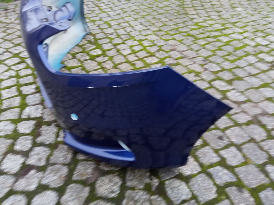 Sprzedam błotnik prawy przód zderzak i lampę od Forda Bmaxa