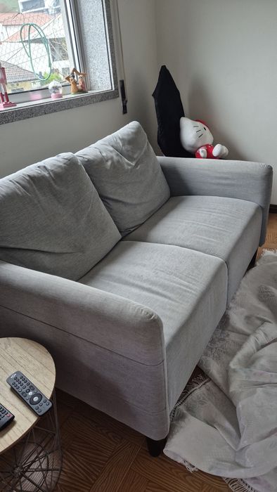 Sofá cinzento usado