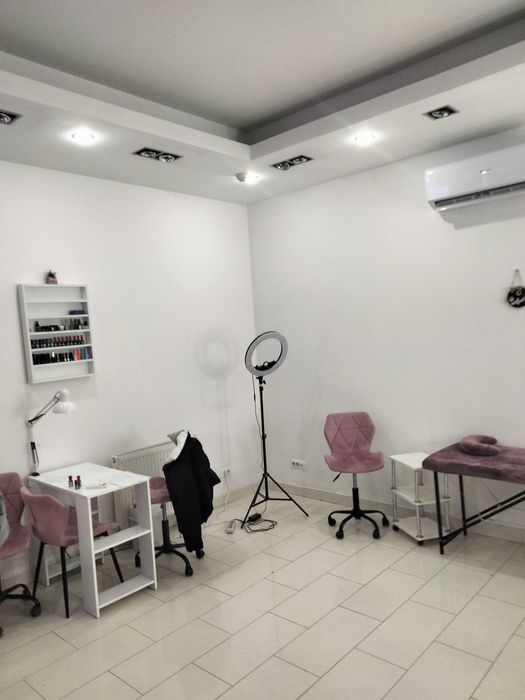 Самый центр города. Свое помещение в т\ц Афина.