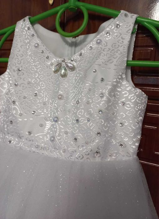 Дитяче святкове плаття білого кольору з блиском "Краля" на 4-6 років