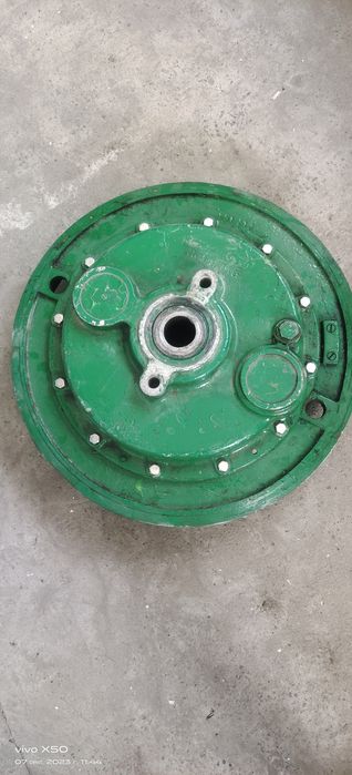 Продам понижающий редуктор deutz fahr