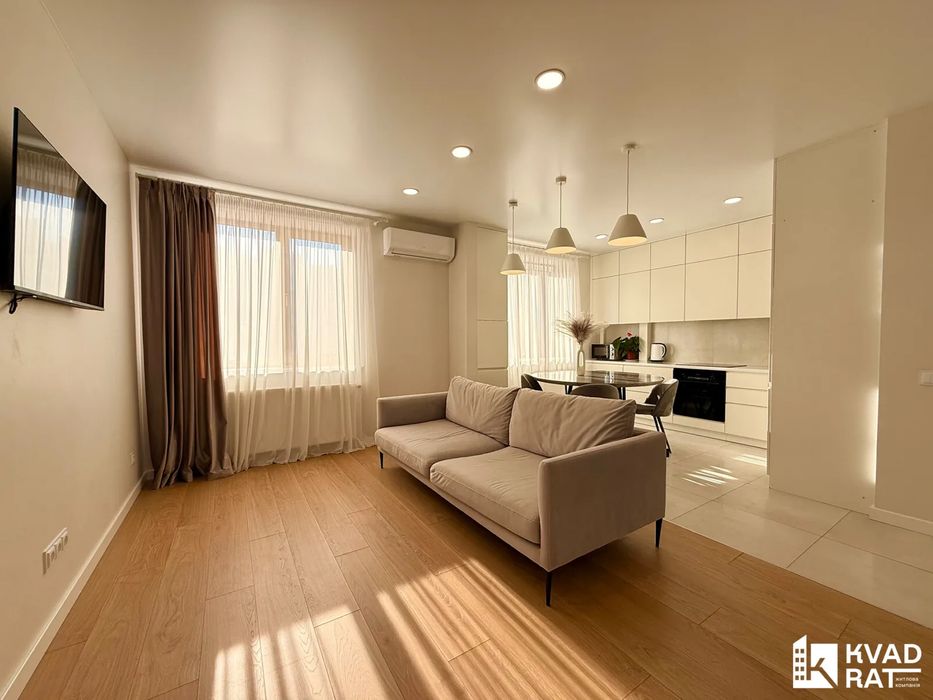 Продаж просторої однокімнатної квартири з ремонтом у Європейське  Сіті