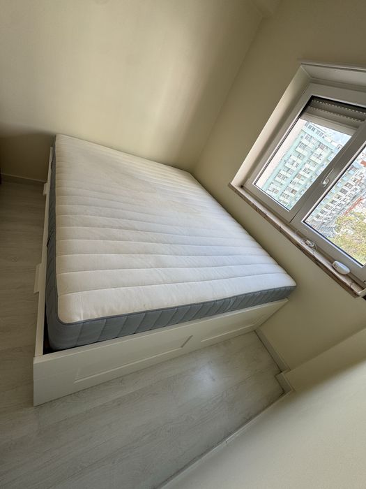 Cama de casal bom estado