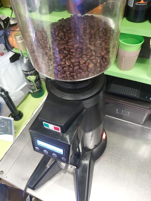 Профессиональная кофемолка " OBEL"