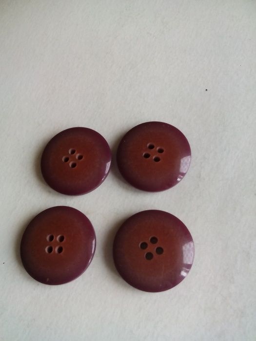 Гудзики виготовлені в СРСР.