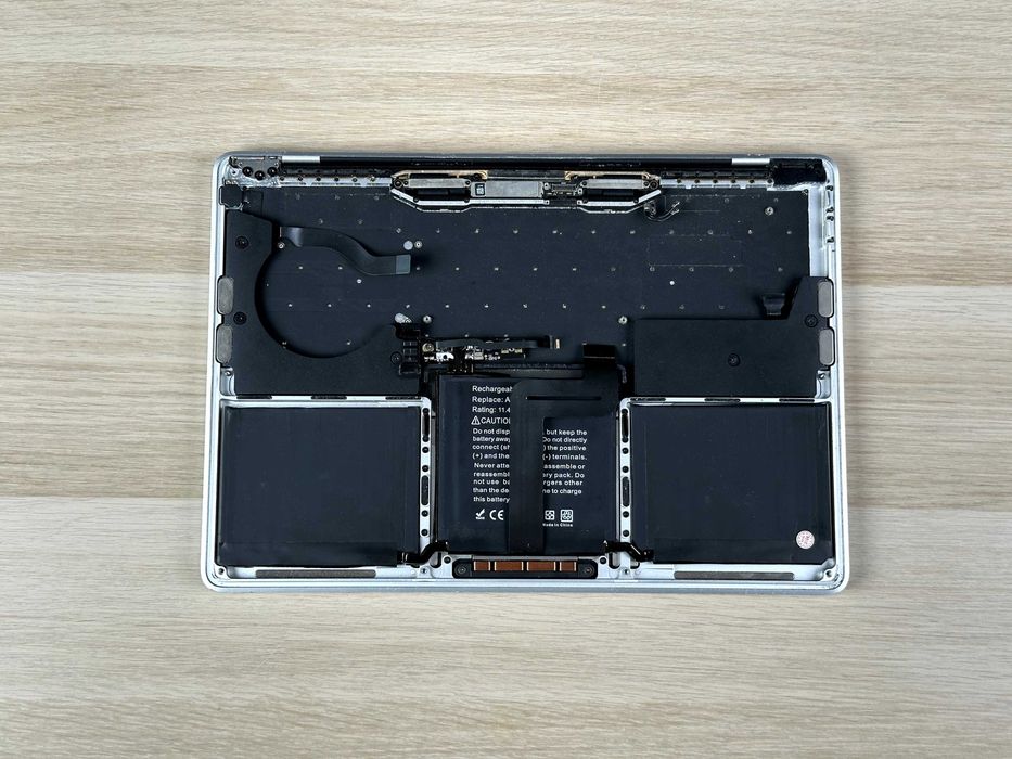 Topcase z ekranem MacBook Pro 13" A1708 (2016–2017) Srebrny