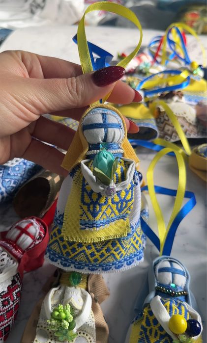 Підвіска в автомобіль Автопідвіска Мотанка Різнокольорові ляльки