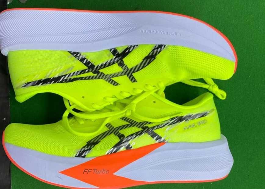 Buty do biegania Asics Magic Speed 4 .