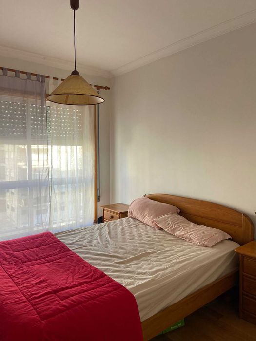 Vendo Apartamento T2 mobilado na amorosa com garagem fechada, gás canalizado todo equipado e mobilado a escasso metros da praia.