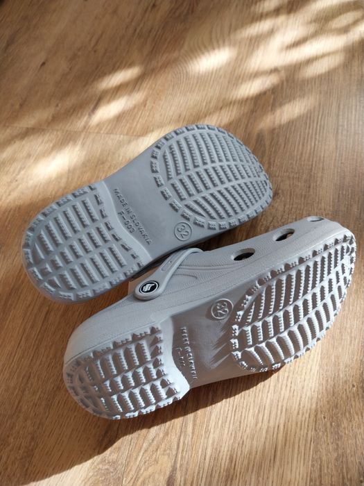 Kroksy klapki gumiaki rozm.32 szare NOWE