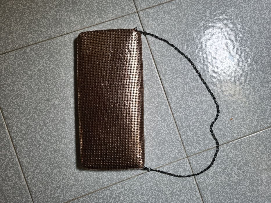 Pochete em strass muito bonita em óptimo estado