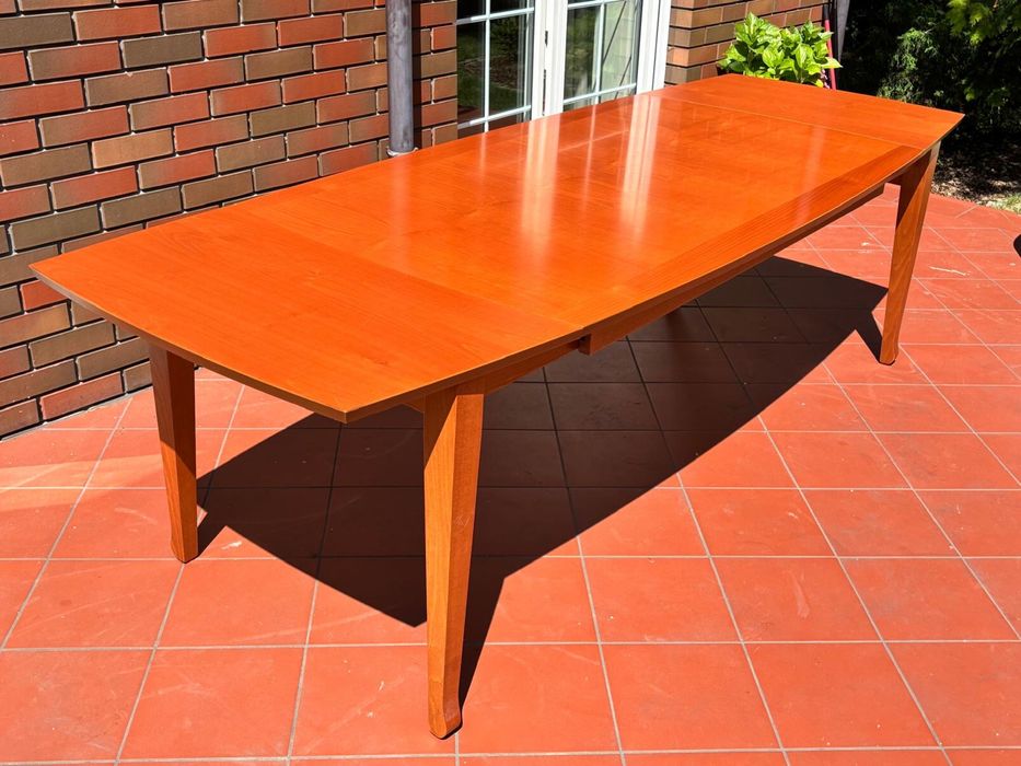 Stół lite drewno z krzesłami do salonu