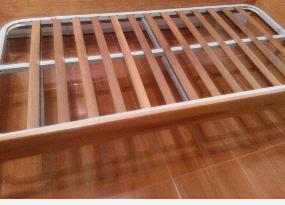 estrado ou base de cama