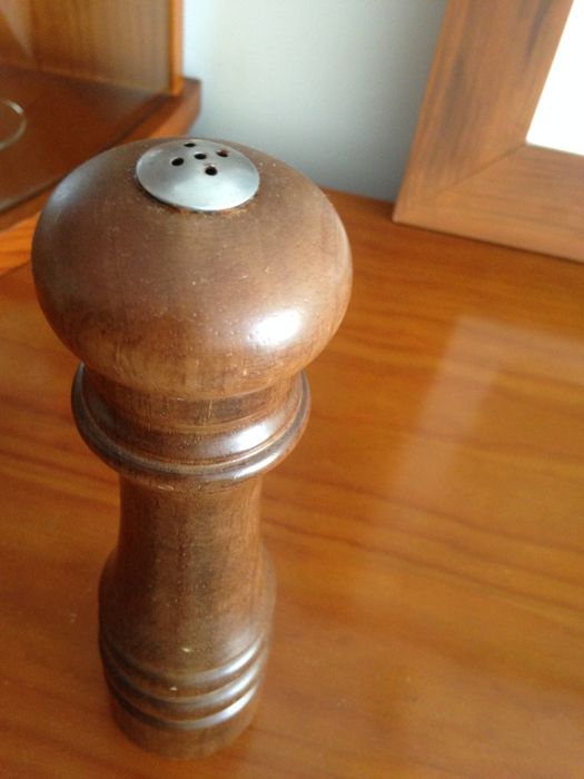 saleiro, chávenas, pote, etc...