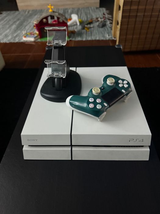 Vendo ps4 500gb em bom estado