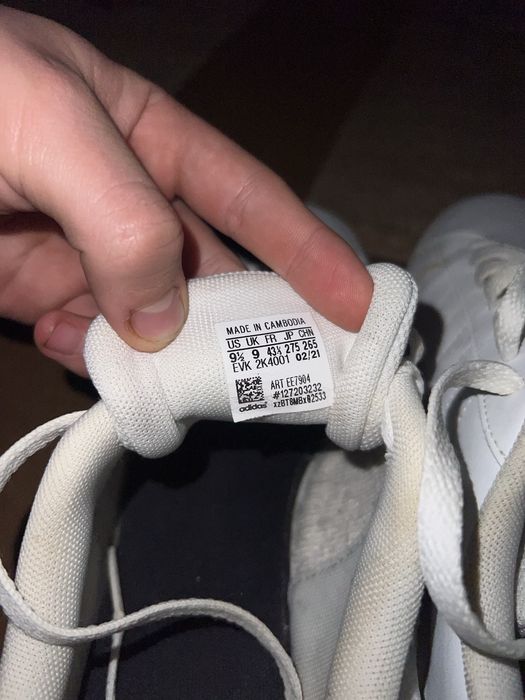 Кросівки Adidas.