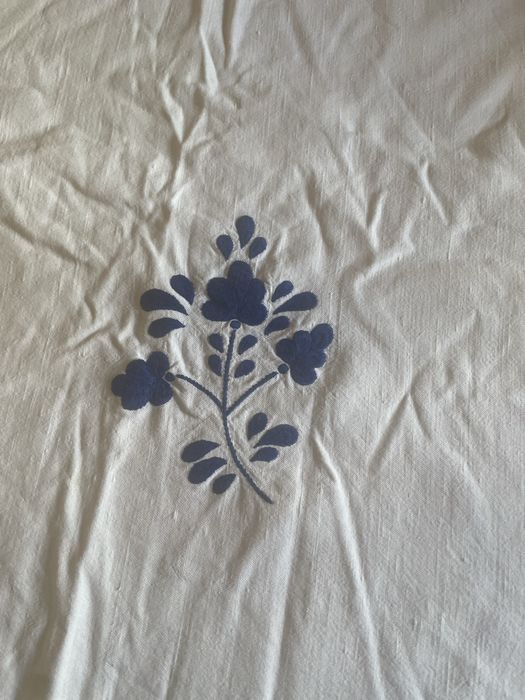 Toalha de renda e bordada