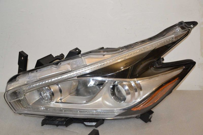 Правая и левая фара Nissan Murano z52