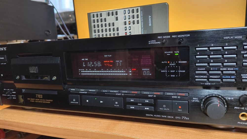 Sony DTC-77ES Magnetofon Dat tylko 187h przebiegu + pilot