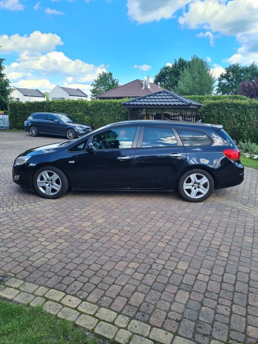 Opel Astra 2011 rok