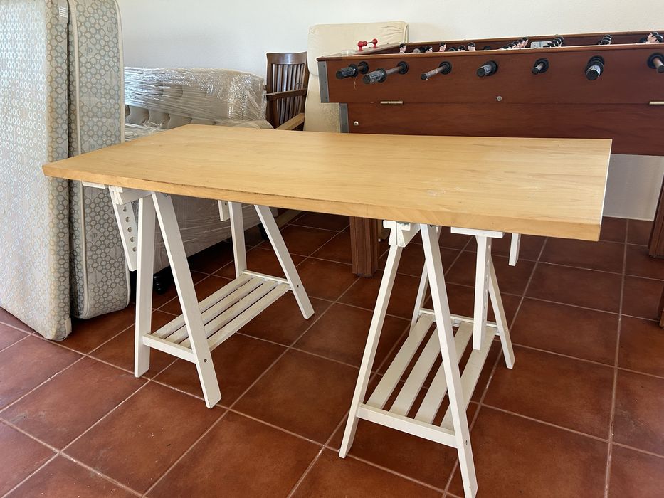 Secretaria com 2 cavaletes ikea