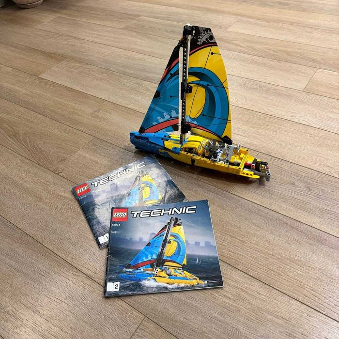 LEGO Technic Гоночна яхта (42074)