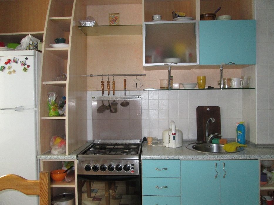 400 грн. неделя проживания . Метро Оболонь - 2 минуты пешком . Хостел